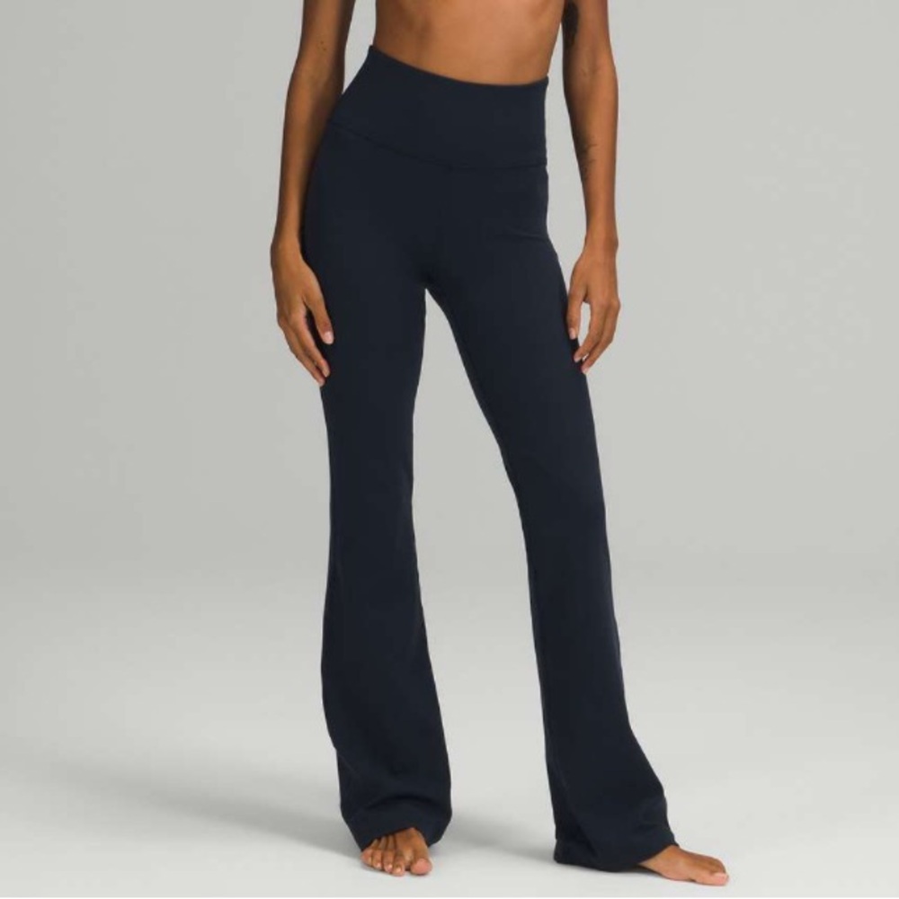 Lululemon Groove Super-High-Rise Flared Pant Nulu™
True Navy